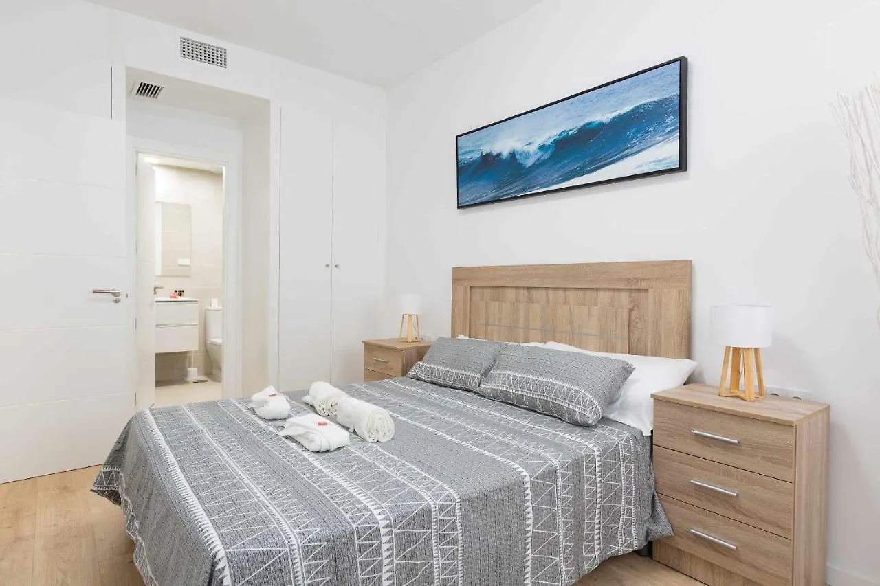 Cosmopolitan Apt & Malaga Beach شقة