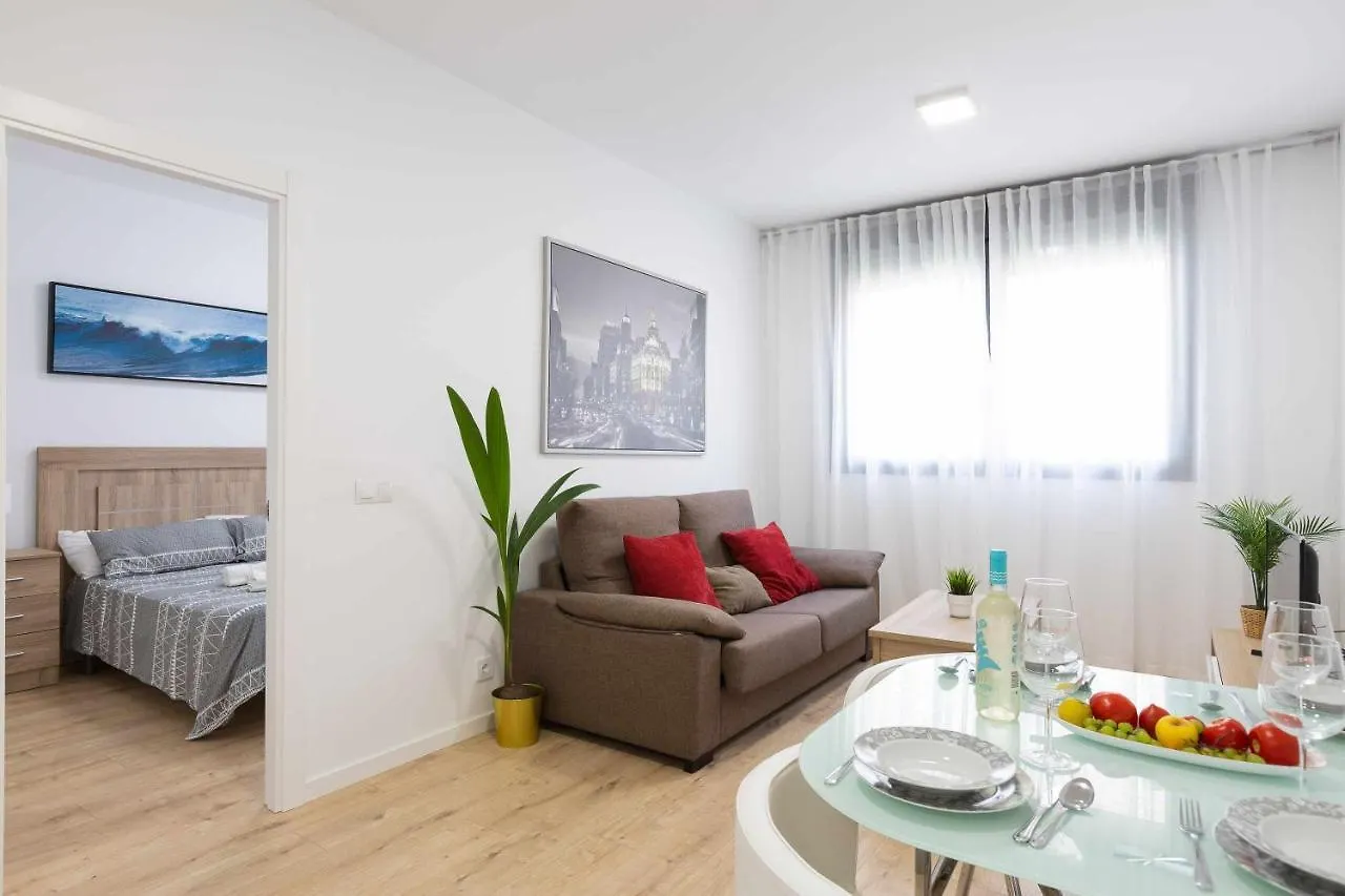 Cosmopolitan Apt & Malaga Beach 0*,  إسبانيا